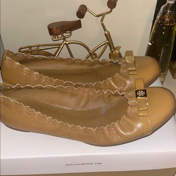 Tory Burch Camel Flats with Gold Bow. Pls send me offers!! - Picture 4 of 5